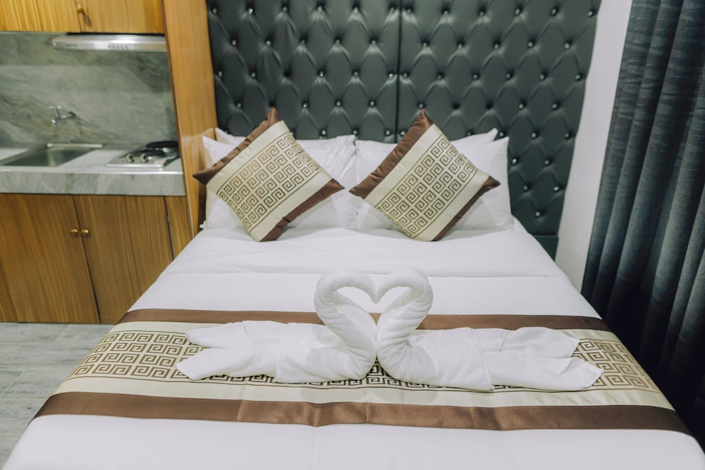 Deluxe Double Room, 1 Queen Bed, Non Smoking, Private Bathroom photo 2