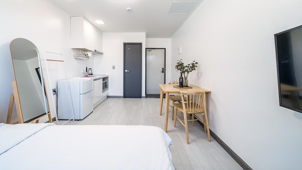 Basic Room, 1 Bedroom (302) - Photo 9