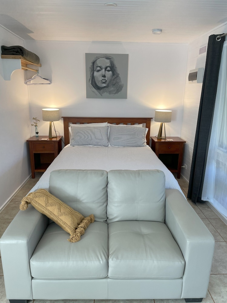 Studio Suite, Multiple Beds, Kitchen, Garden View