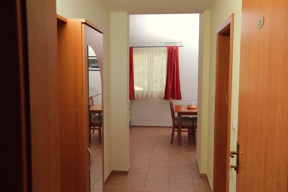 Apartment, 1 Bedroom, Balcony, Partial Sea View photo 3