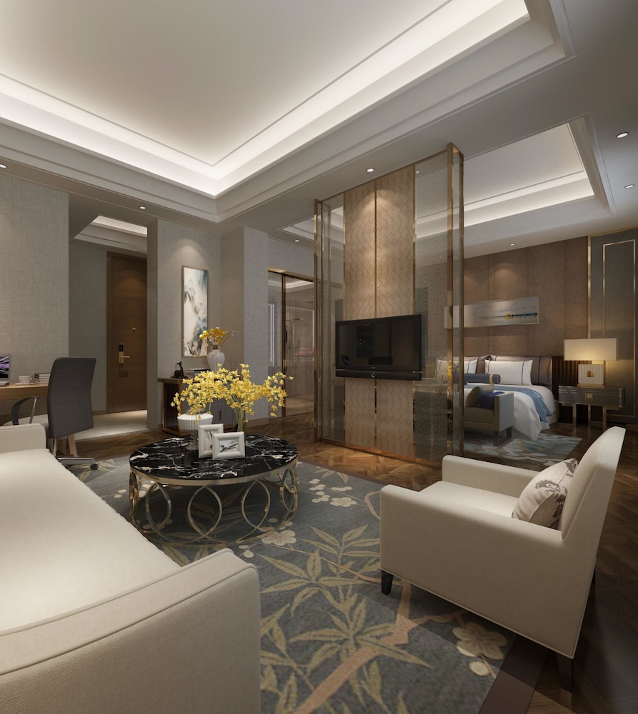 Luxury Suite photo 2