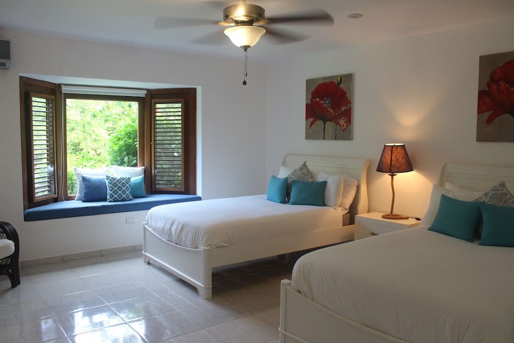 Villa photo 1