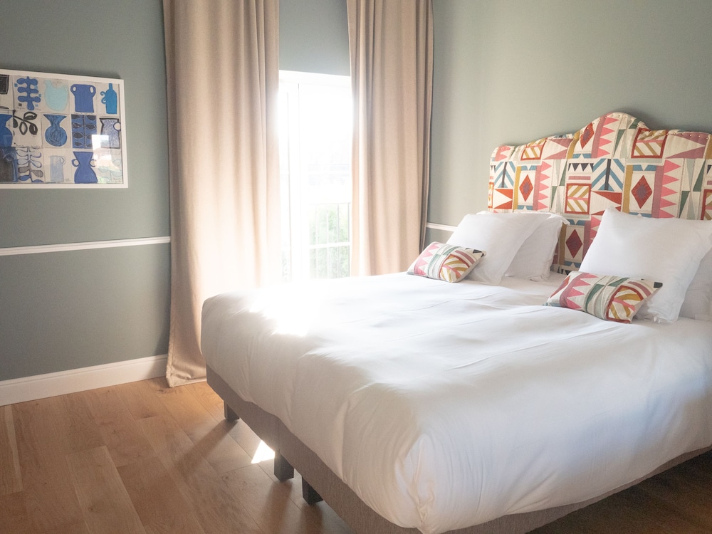 Deluxe Room, Pool View - Photo 2