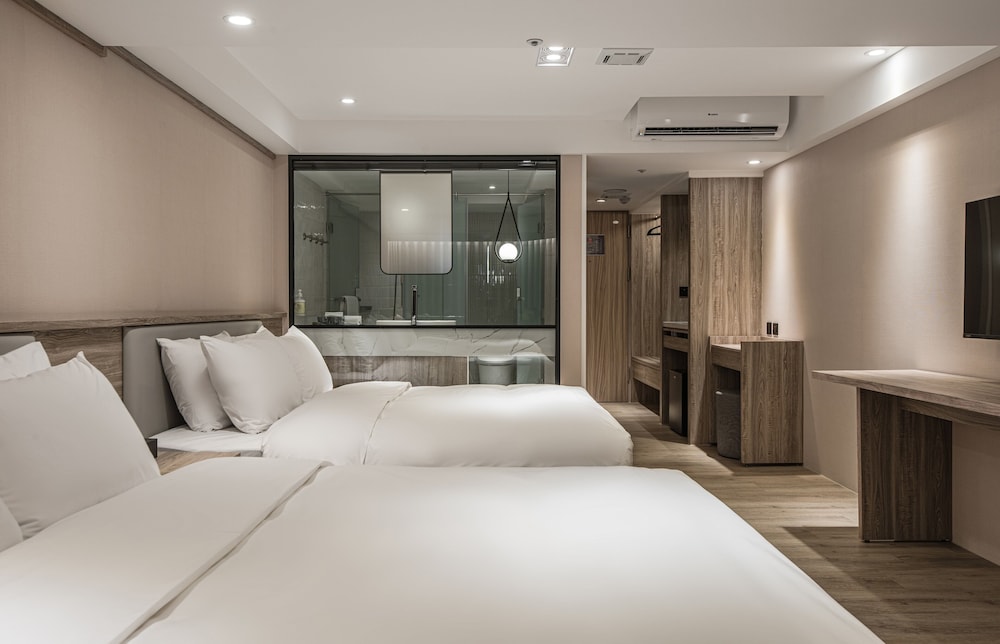 Superior Quadruple Room - Photo 14