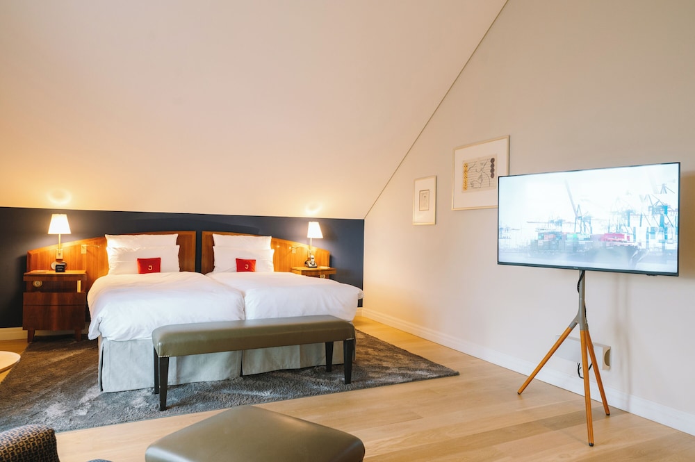 Studio, 1 Double Bed, City View