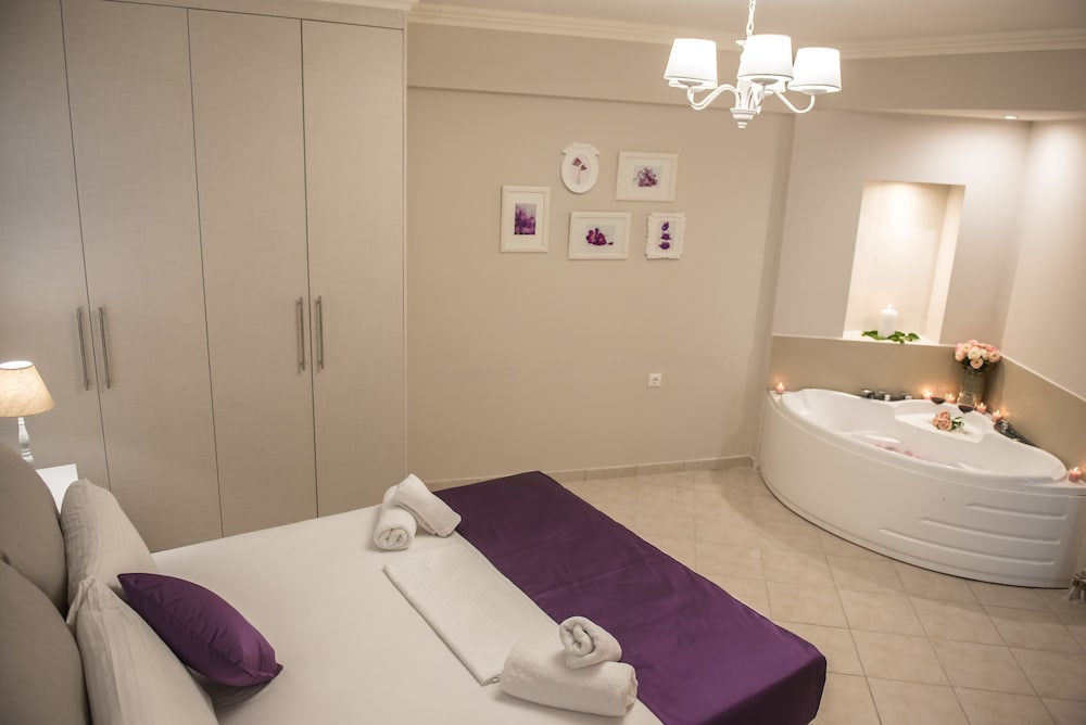 Suite, Jetted Tub