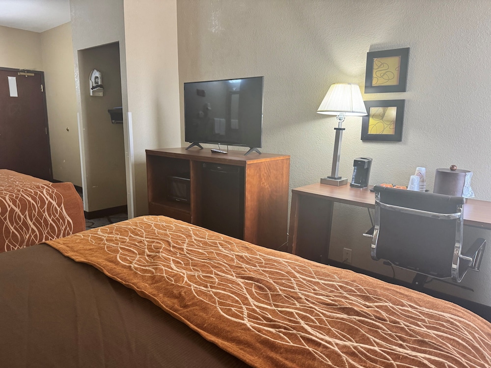 Deluxe Room, 2 Queen Beds, Accessible, Non Smoking (Mobility) - Photo 6