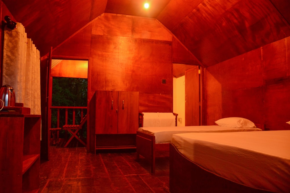 Double Room, 1 King Bed, Non Smoking, Mountain View photo 2