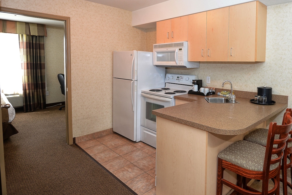 Room, Multiple Beds, Non Smoking (3 double beds) - Photo 1