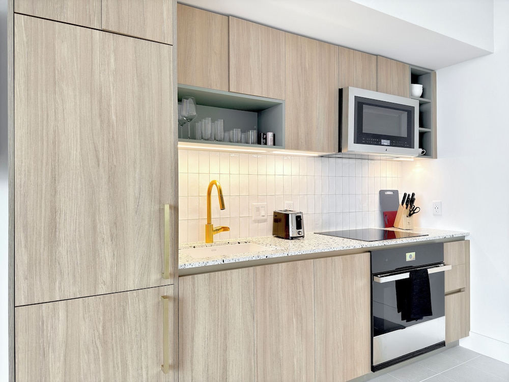 Luxury Condo, City View photo 2