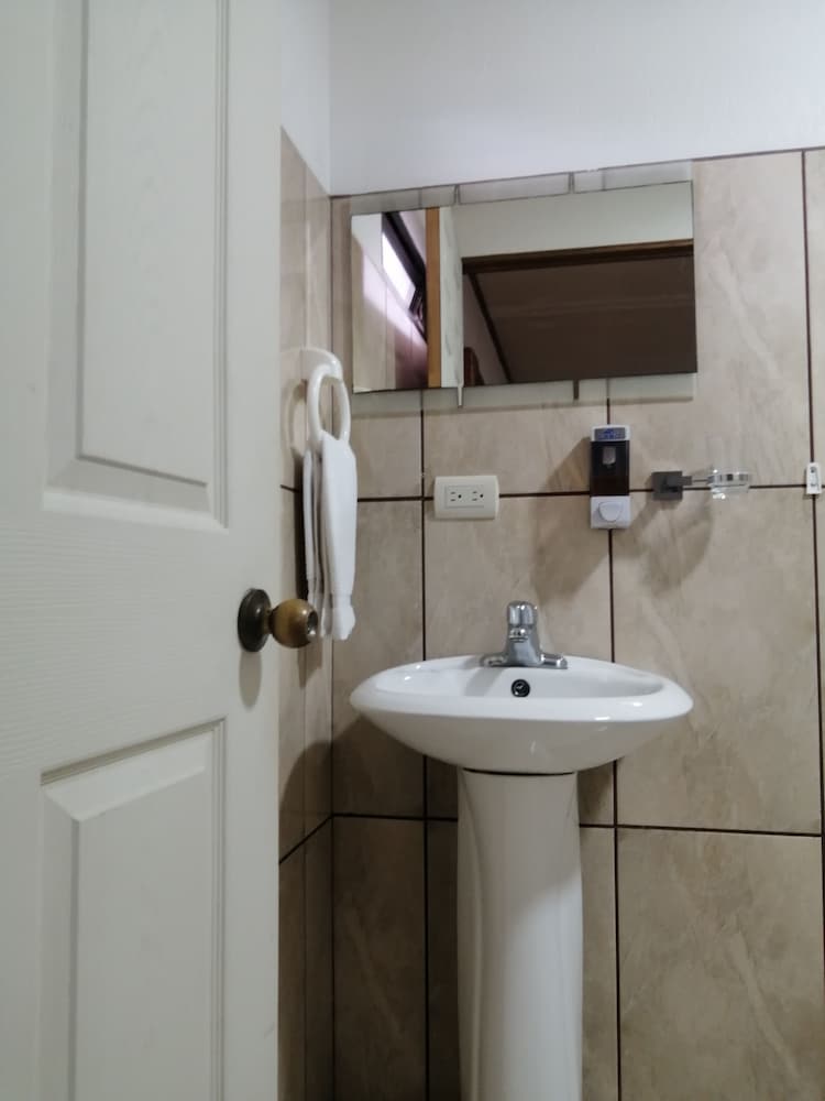 Traditional Quadruple Room, 1 Bedroom, Non Smoking, Ensuite photo 3