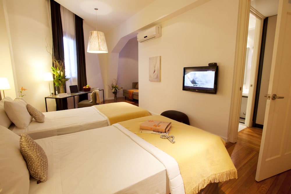Suite, Multiple Beds, Non Smoking - Photo 3