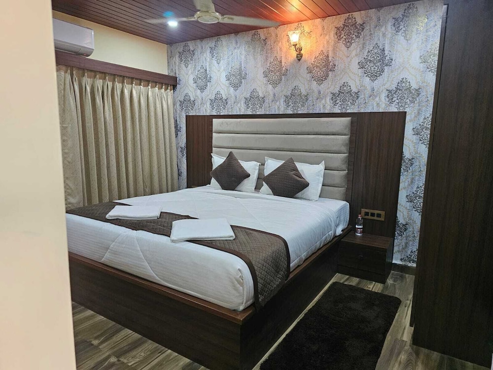 MahaRaja Suit Room photo 2
