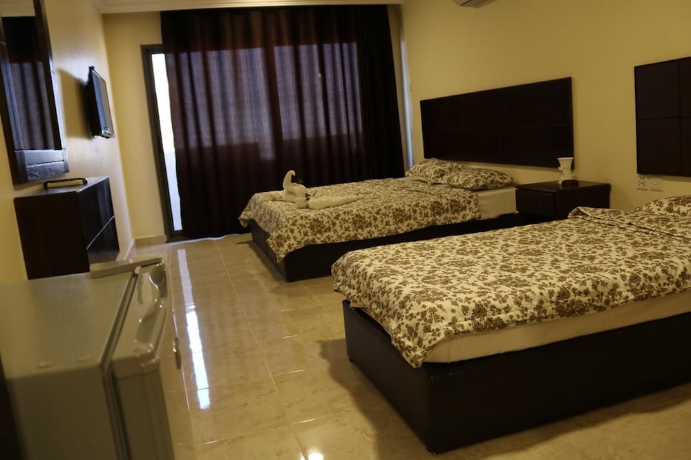 Family Room (6 Guests) photo 2