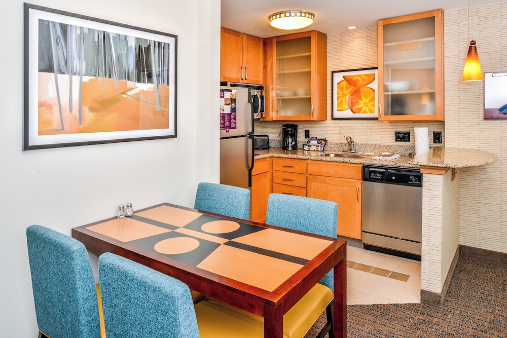 Suite, 1 Bedroom - Photo 2