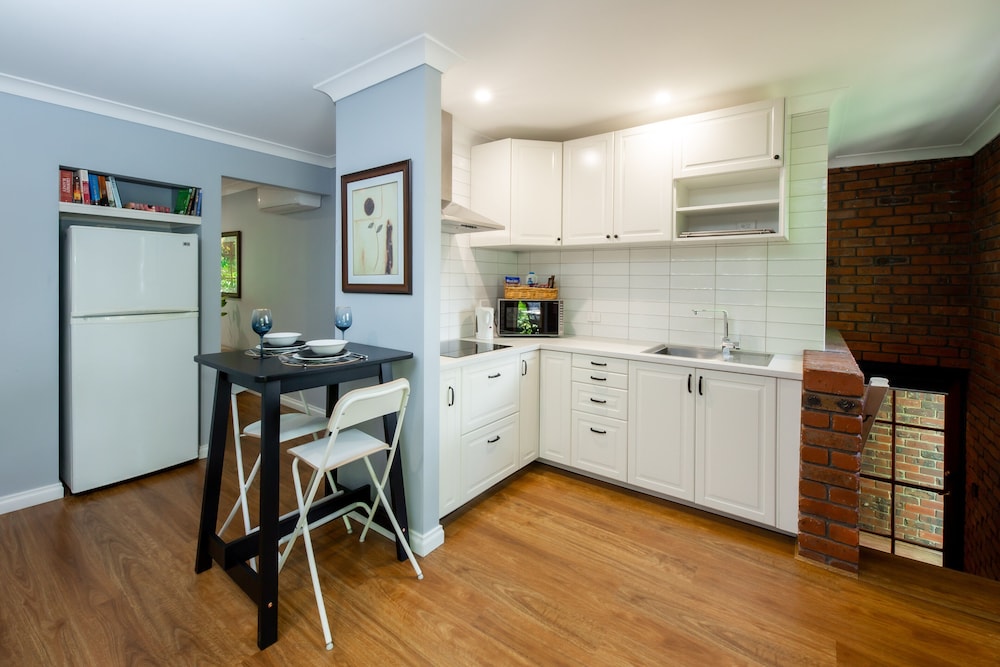 Romantic Cottage, 1 Bedroom, Fireplace photo 3
