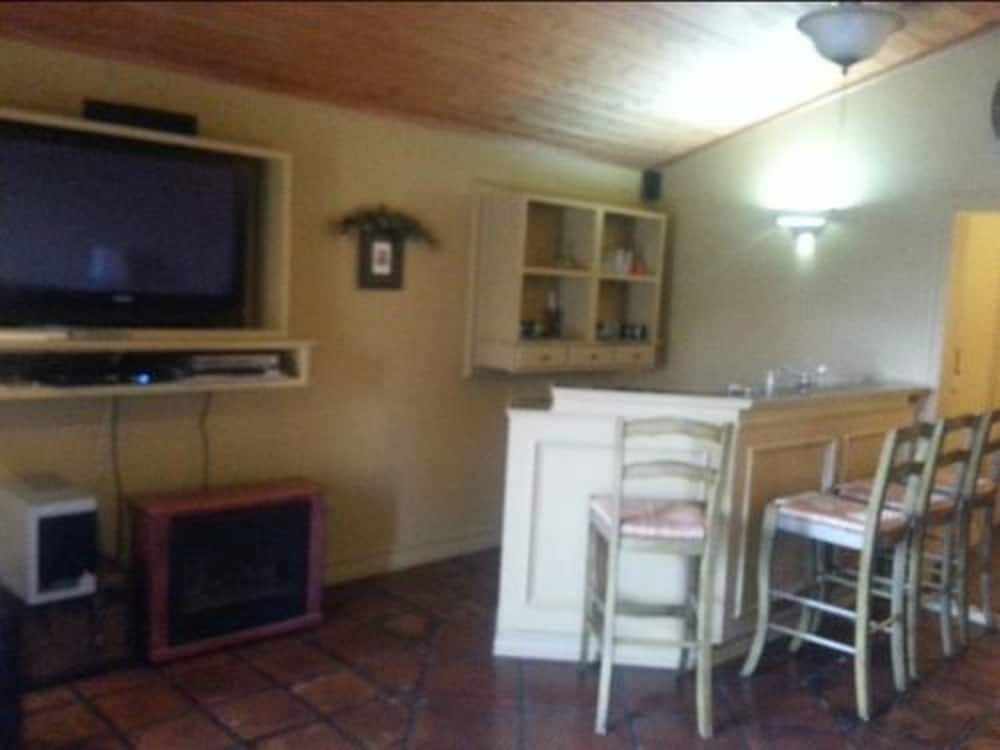 Standard Quadruple Room, Ensuite (Fisher Hill Suite- great ) photo 2