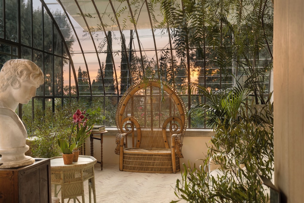 Suite (Greenhouse)