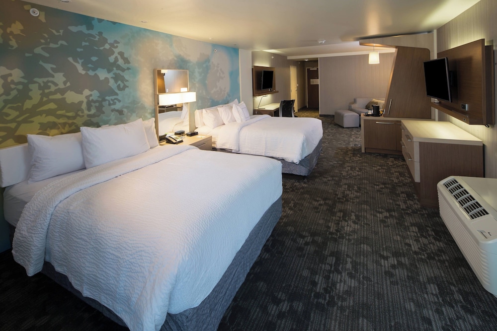 Room, 2 Queen Beds (Mobility/Hearing Accessible, Tub) photo 3