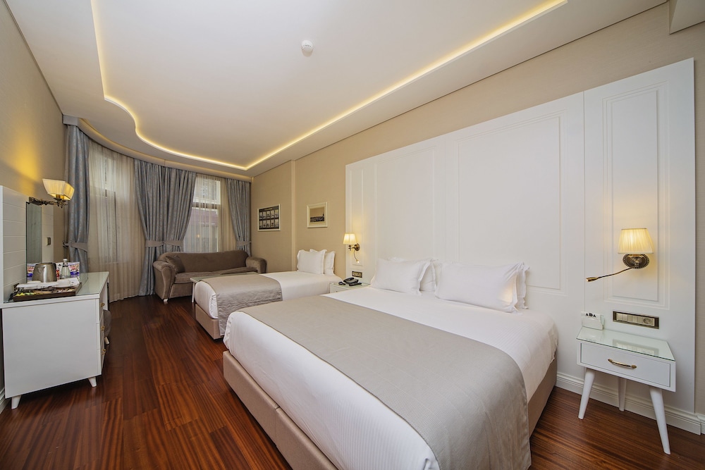 Deluxe Triple Room photo 2