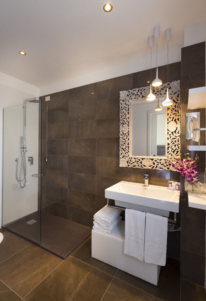 Standard Double Room - Photo 7