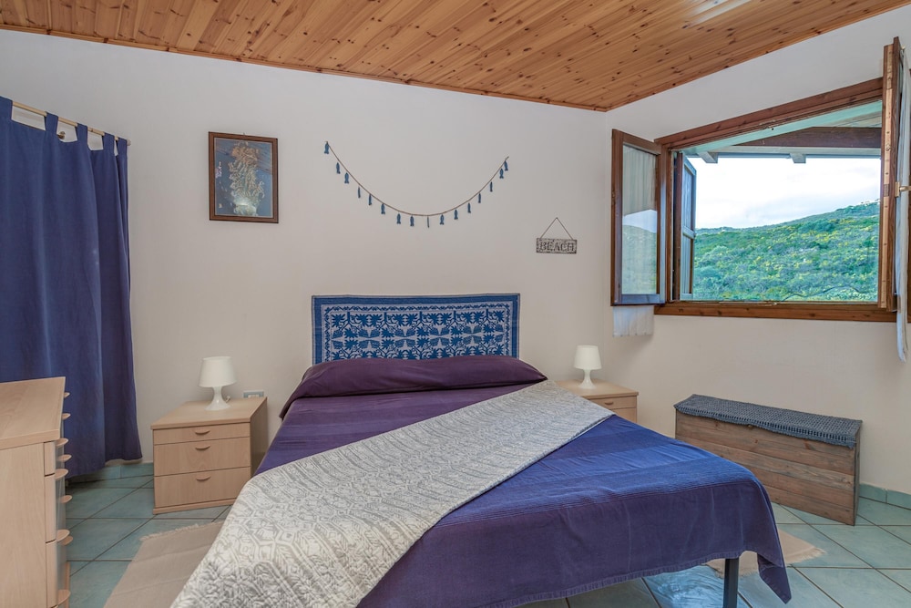 Family Apartment, Multiple Bedrooms (Blue&Green House With Shared Pool)