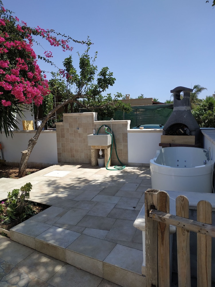 House, 1 Bedroom, Smoking, Garden View photo 2