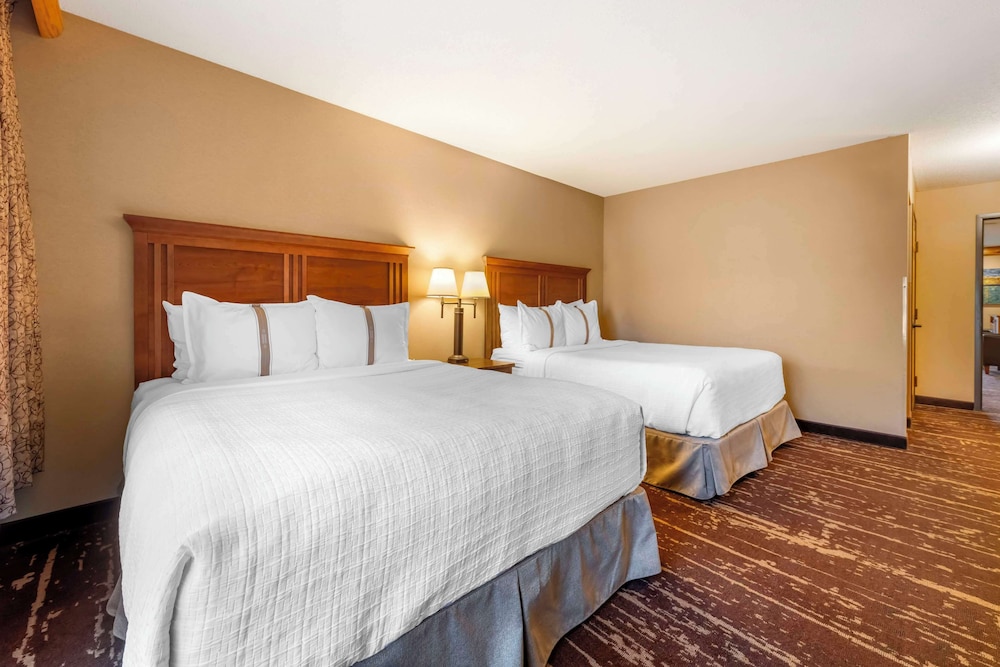 Suite, 2 Queen Beds, Accessible, Kitchen (with Sofabed)