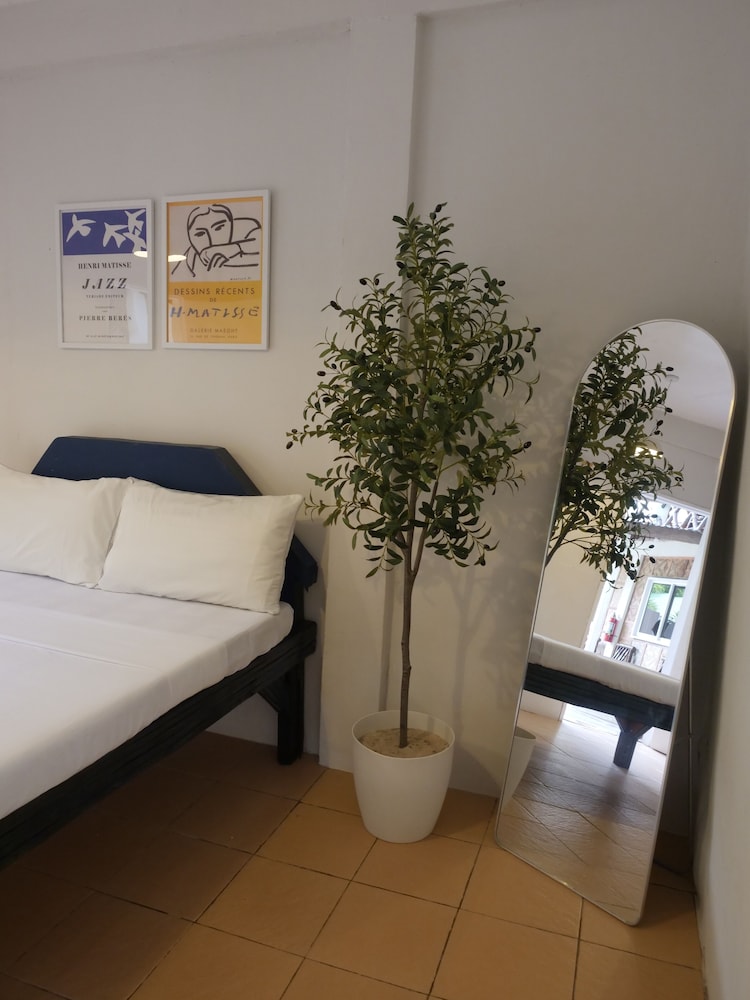 Standard Room (A/C) - Photo 2