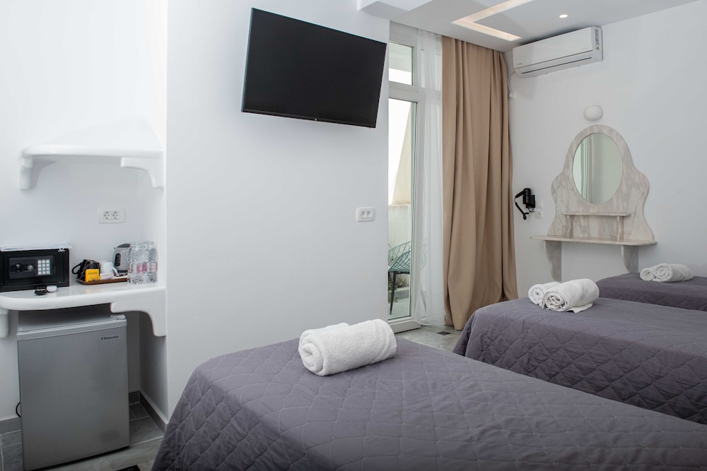 Economy Triple Room, Courtyard View