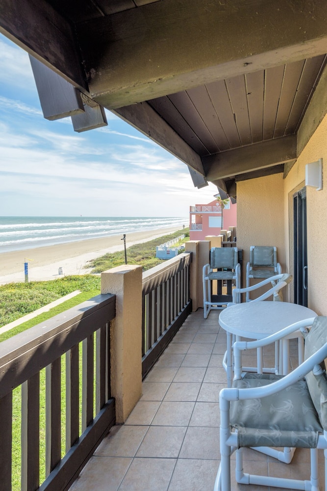 Deluxe Condo, Multiple Beds, Beach View, Beachfront
