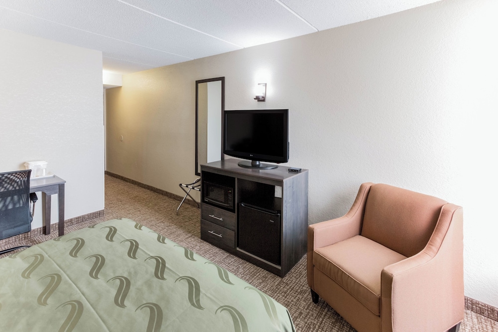 Suite, 1 King Bed, Non Smoking photo 3