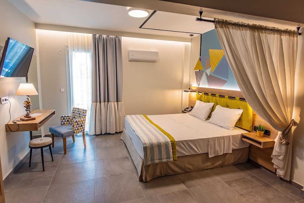 Deluxe Suite, Private Pool, Garden View photo 2
