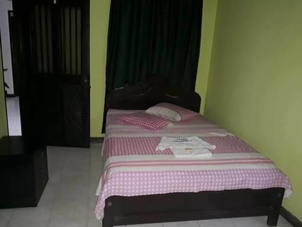 Classic Triple Room, 2 Double Beds, Non Smoking photo 2
