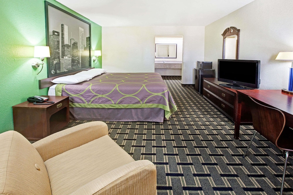 Standard Room, 1 King Bed photo 3