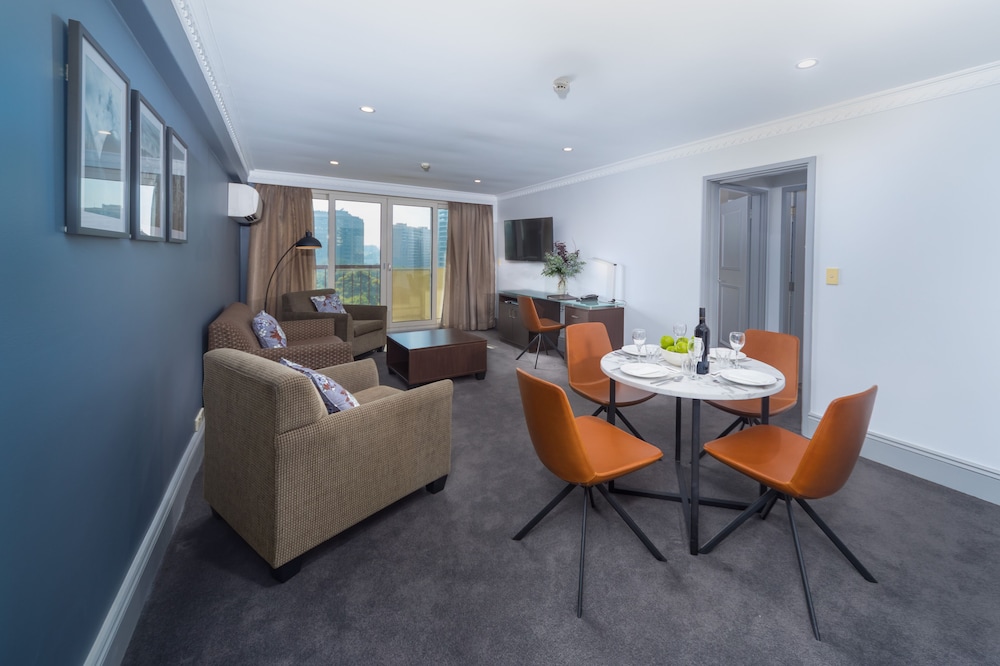 Two Bedroom Front Apartment + Light Breakfast placed in Room