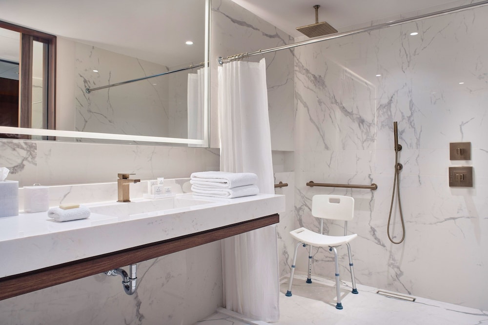 Deluxe Room, 2 Double Beds, Executive Level - Photo 6