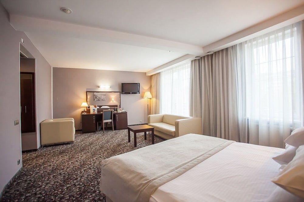 Executive Room, City View