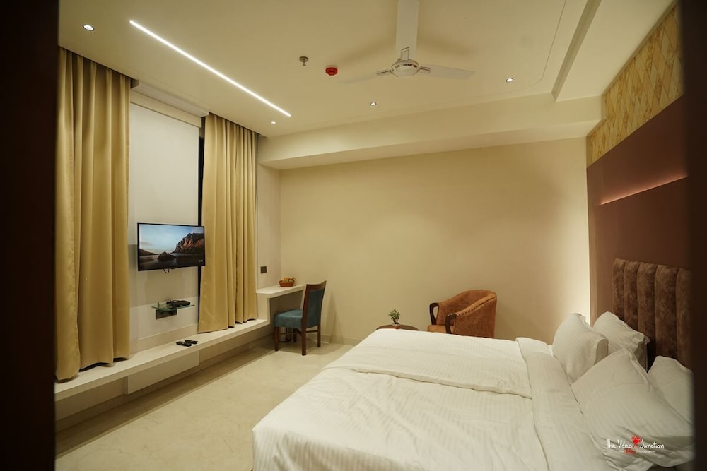 Deluxe Double or Twin Room photo 3