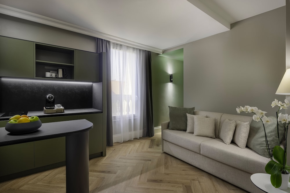 Junior Suite Deluxe - Photo 2