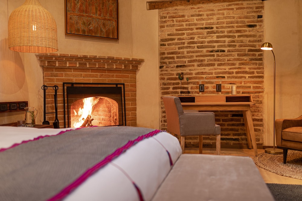 Superior Suite - Photo 11