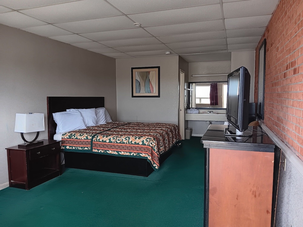 Room, 1 King Bed, Non Smoking photo 3