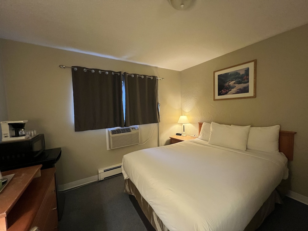 Economy Room, 1 Queen Bed photo 2