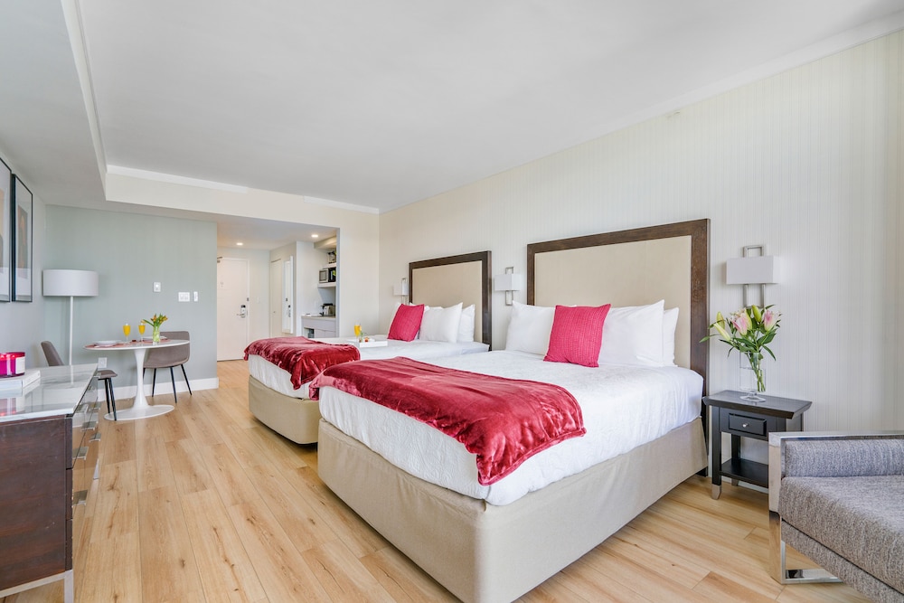 Deluxe Studio Suite, Kitchenette, Partial Ocean View1705.02