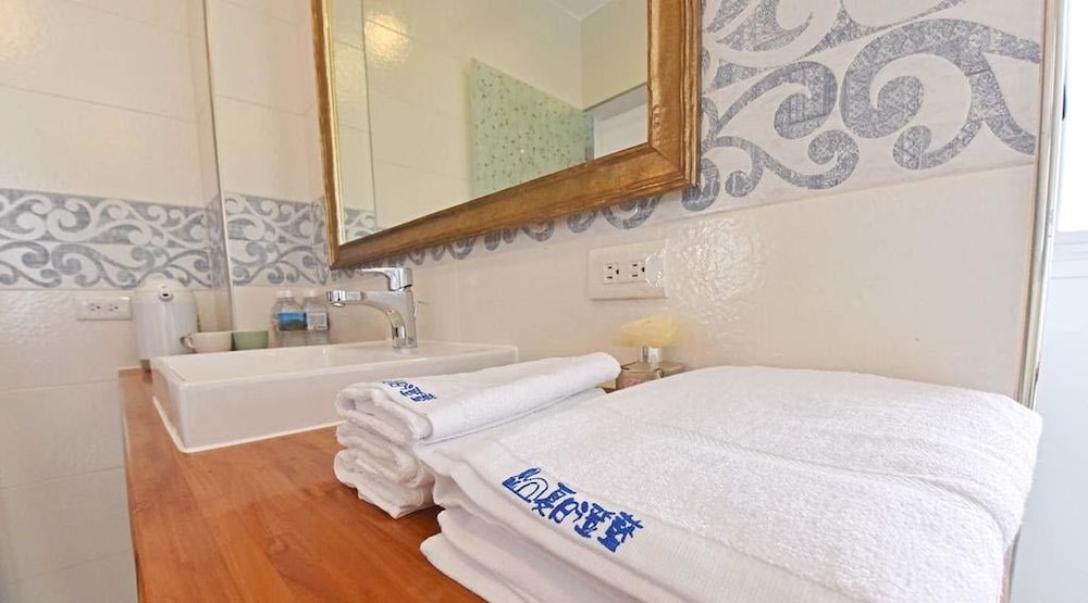 201 Quadruple Room - Photo 6