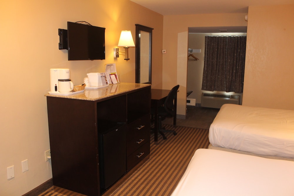 Room, 2 Queen Beds, Non Smoking - Photo 1