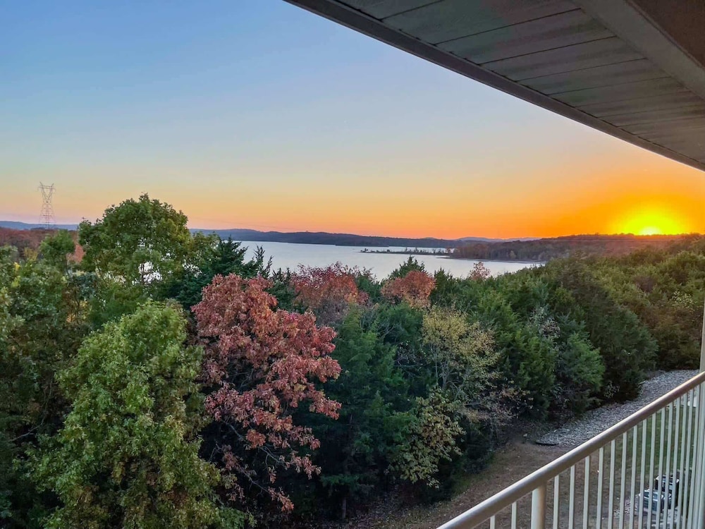 Condo, Multiple Beds, Balcony (Sunset Daydream)