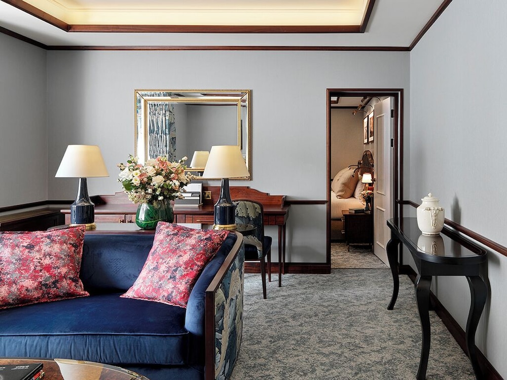 Suite (Master Main House)