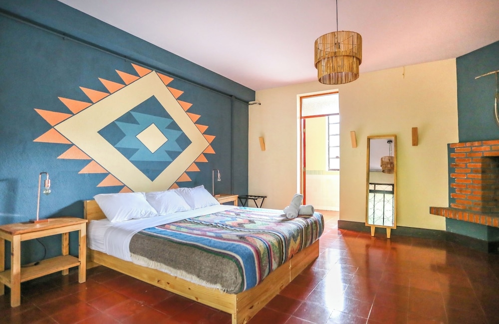 Standard Room (Queen), Private Bathroom