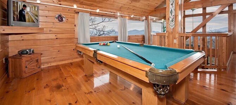 Premier Cabin, 1 Bedroom, Hot Tub, Mountain View (sleeps up to 4) photo 3